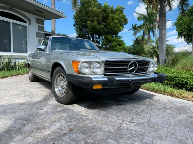 Mercedes-Benz SL-Class 1977 image number 13