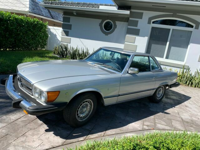 Mercedes-Benz SL-Class 1977 image number 18