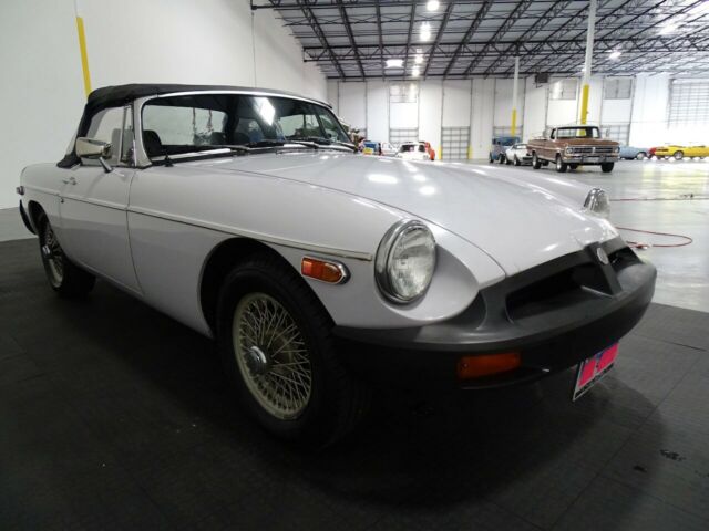 MG MGB 1974 image number 33