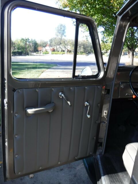 Willys Station Wagon 1957 image number 10