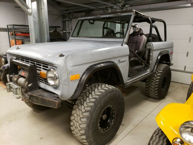 Ford Bronco 1972 image number 2