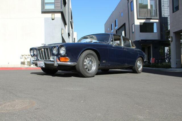 Jaguar XJ6 1971 image number 28