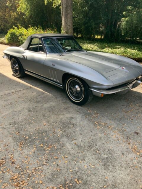 Chevrolet Corvette 1965 image number 11