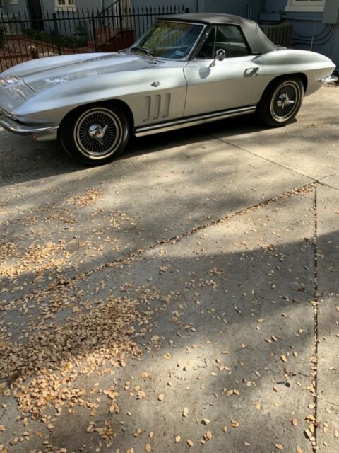 Chevrolet Corvette 1965 image number 21