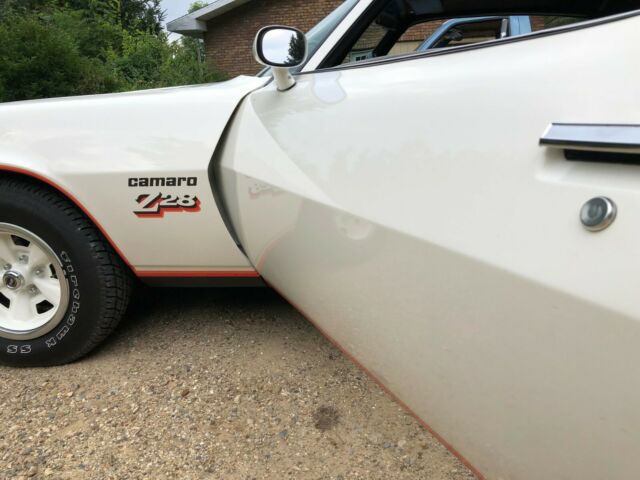 Chevrolet Camaro 1977 image number 21