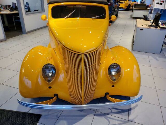 Ford COUPE CABRIOLET 1937 image number 4