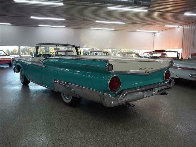 FORD FAIRLANE 500 SKYLINER 1959 image number 9