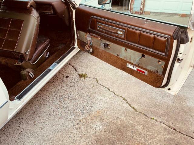 Lincoln Continental 1972 image number 15