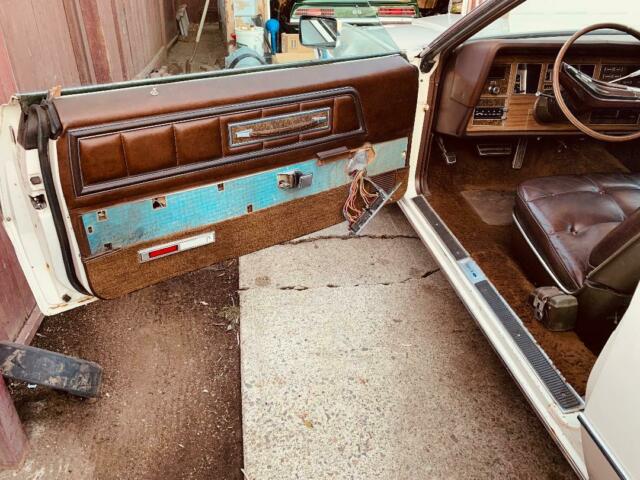 Lincoln Continental 1972 image number 34