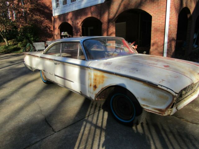 Ford Galaxie 1960 image number 1