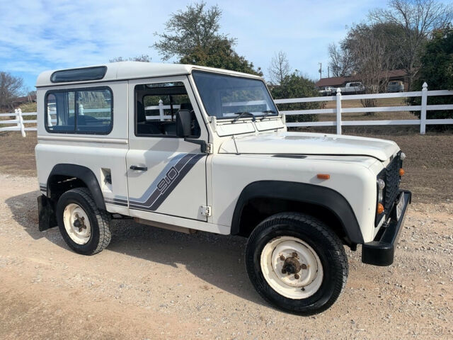 Land Rover Defender 1900 image number 13