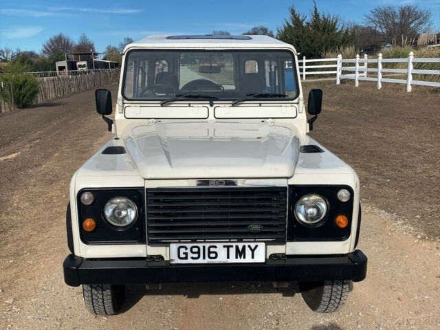 Land Rover Defender 1900 image number 21