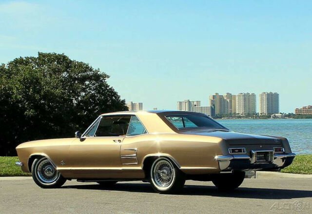 Buick Riviera 1964 image number 10