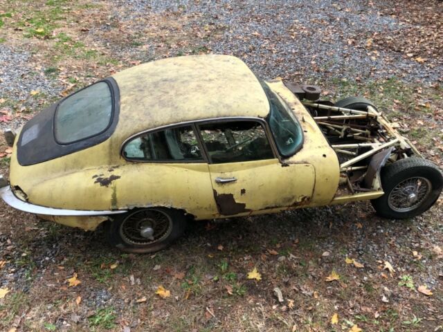 Jaguar E-Type 1966 image number 10