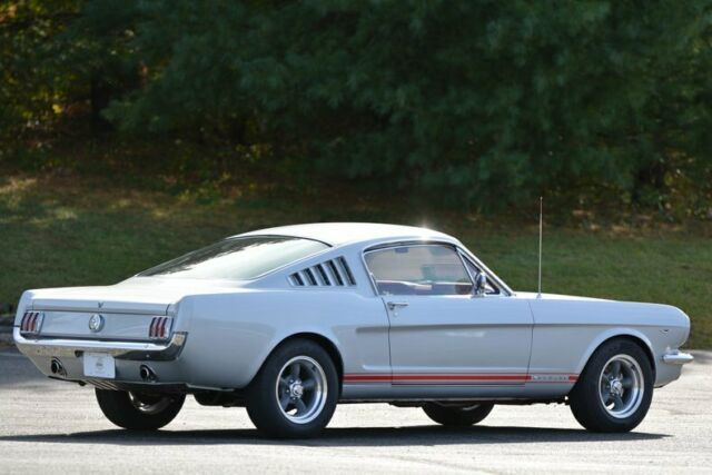 Ford Mustang 1965 image number 34