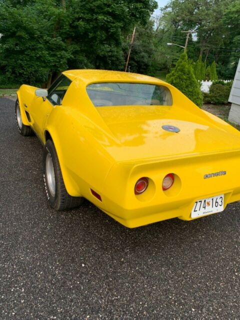 Chevrolet Corvette 1976 image number 30