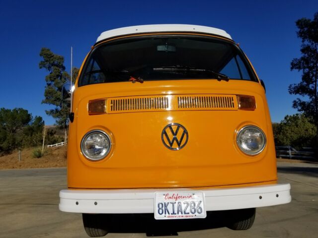 Volkswagen Bus/Vanagon 1975 image number 2