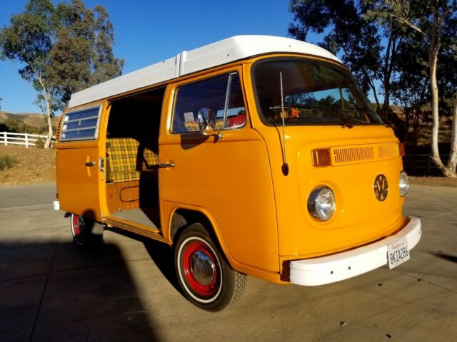 Volkswagen Bus/Vanagon 1975 image number 28