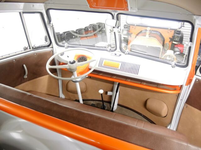 Volkswagen Bus/Vanagon 1961 image number 4