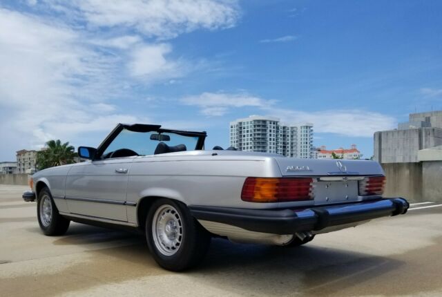 Mercedes-Benz SL-Class 1977 image number 30