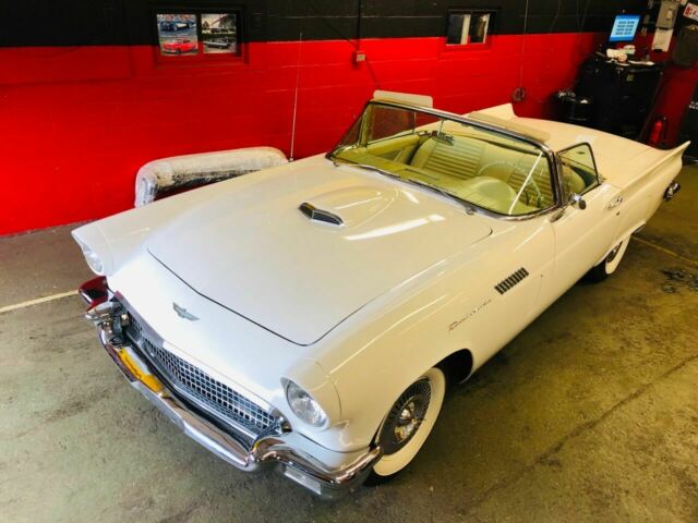 Ford Thunderbird 1957 image number 23