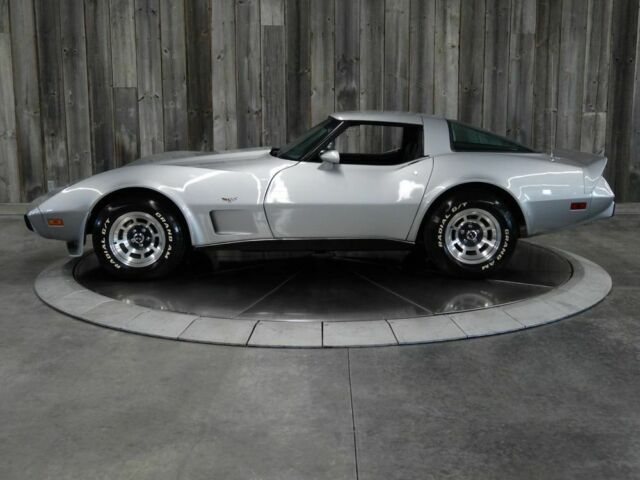 Chevrolet Corvette 1979 image number 17