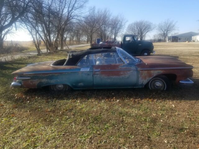 Plymouth Fury 1961 image number 25