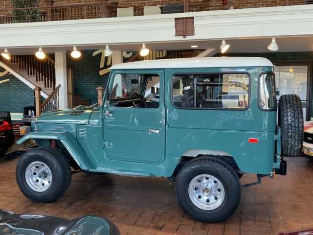 Toyota FJ Cruiser 1975 image number 28