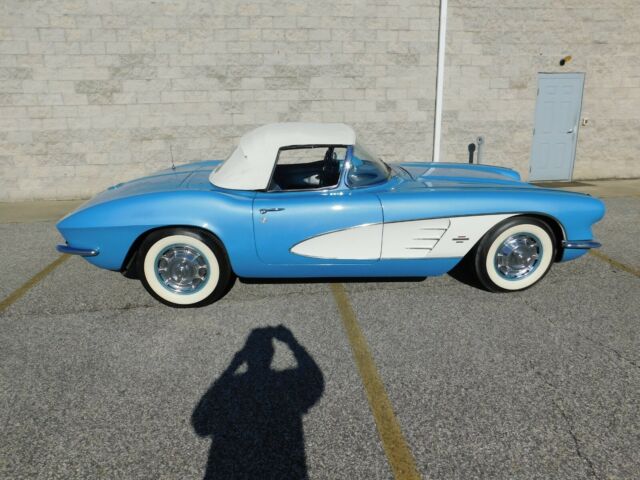 Chevrolet Corvette 1961 image number 0