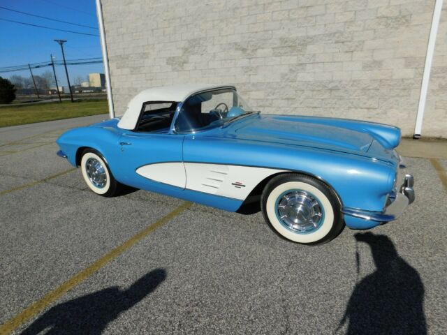 Chevrolet Corvette 1961 image number 1