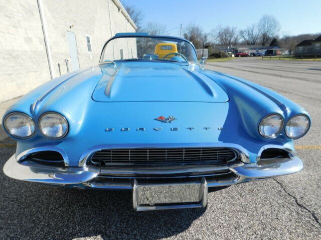 Chevrolet Corvette 1961 image number 15