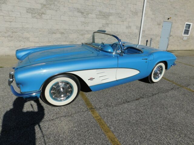 Chevrolet Corvette 1961 image number 16