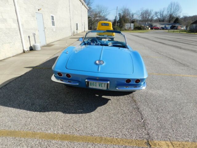 Chevrolet Corvette 1961 image number 19