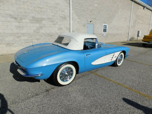 Chevrolet Corvette 1961 image number 2