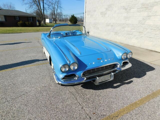 Chevrolet Corvette 1961 image number 20