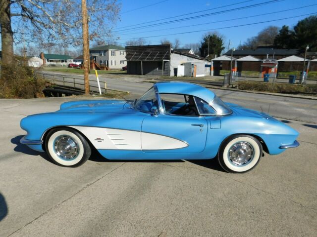 Chevrolet Corvette 1961 image number 21