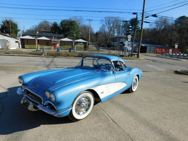 Chevrolet Corvette 1961 image number 22