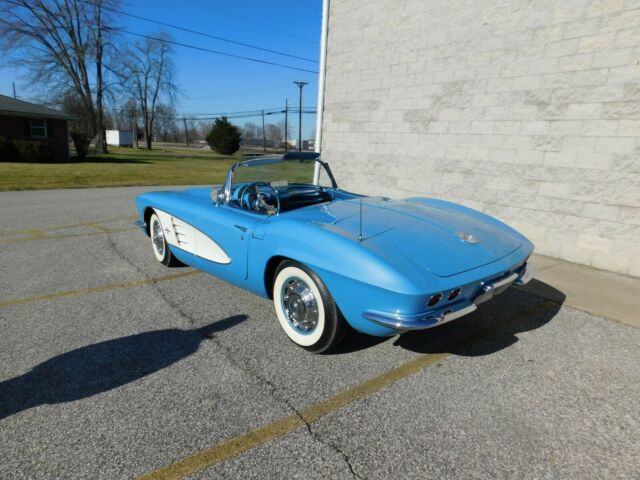 Chevrolet Corvette 1961 image number 29