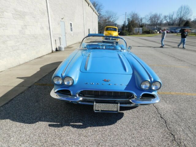 Chevrolet Corvette 1961 image number 31