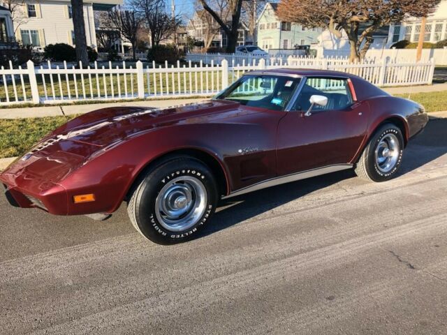 Chevrolet Corvette 1976 image number 2