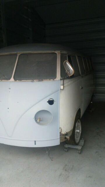 Volkswagen Bus/Vanagon 1965 image number 24