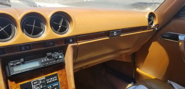 Mercedes-Benz SL-Class 1979 image number 26