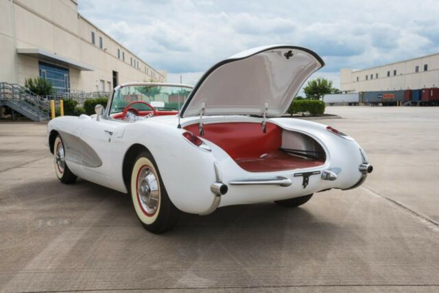 Chevrolet Corvette 1957 image number 15