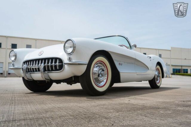 Chevrolet Corvette 1957 image number 22