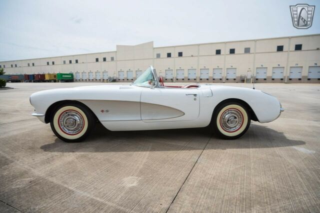 Chevrolet Corvette 1957 image number 23