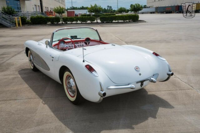 Chevrolet Corvette 1957 image number 28