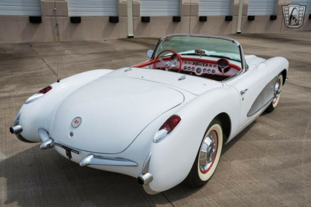 Chevrolet Corvette 1957 image number 30