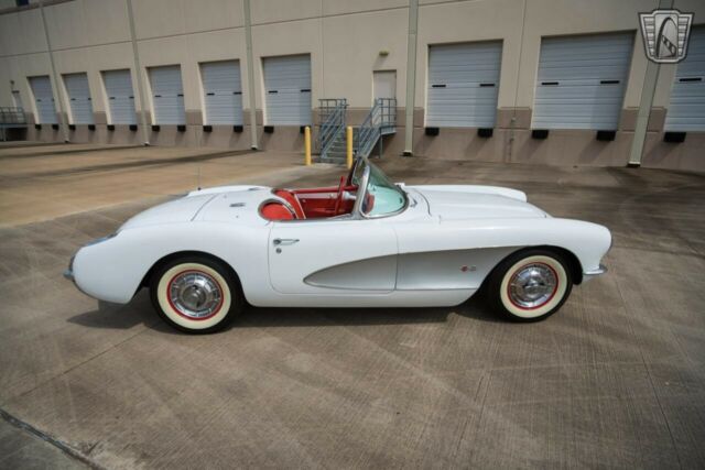 Chevrolet Corvette 1957 image number 31