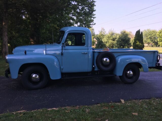 International Harvester 100 1957 image number 3