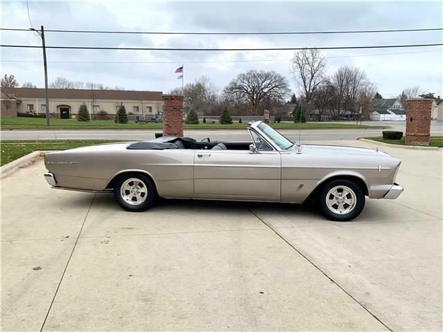 Ford Galaxie 1966 image number 7